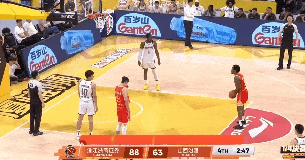 开云app-布朗砍下32分全场高喊MVP，广厦领先25分换上赵岩昊、苏若禹